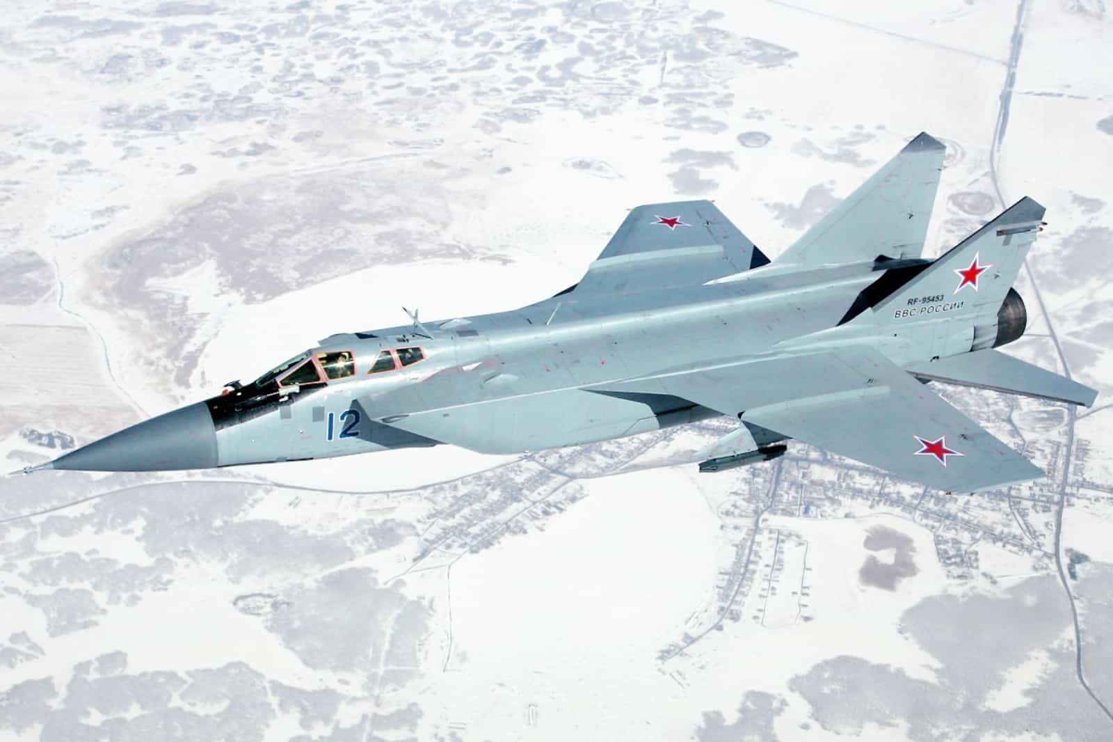 روسيا تنشر طائرات اعتراضية من طراز MiG-31 Foxhound بالقرب من ألاسكا