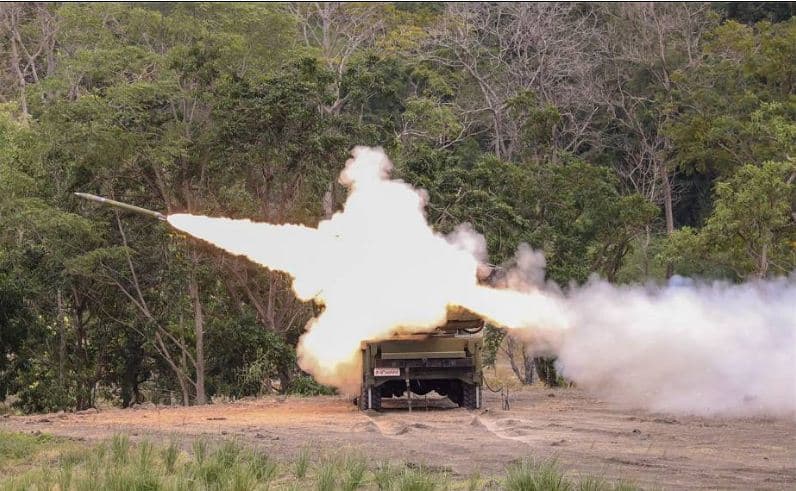 تايلاند تجري اختبارًا تجريبيًا لإطلاق صواريخ DTI-2 عيار 122 ملم من SR4 MLRS