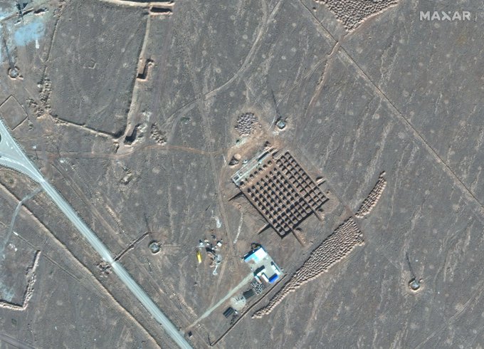 صور فضائية تكشف بناء إيران منشآت نووية جديدة تحت الأرض