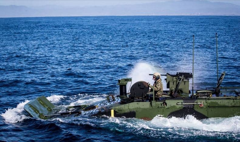 مركبة قتالية برمائية جديدة لسلاح مشاة البحرية الأمريكية تدخل الإنتاج الكامل