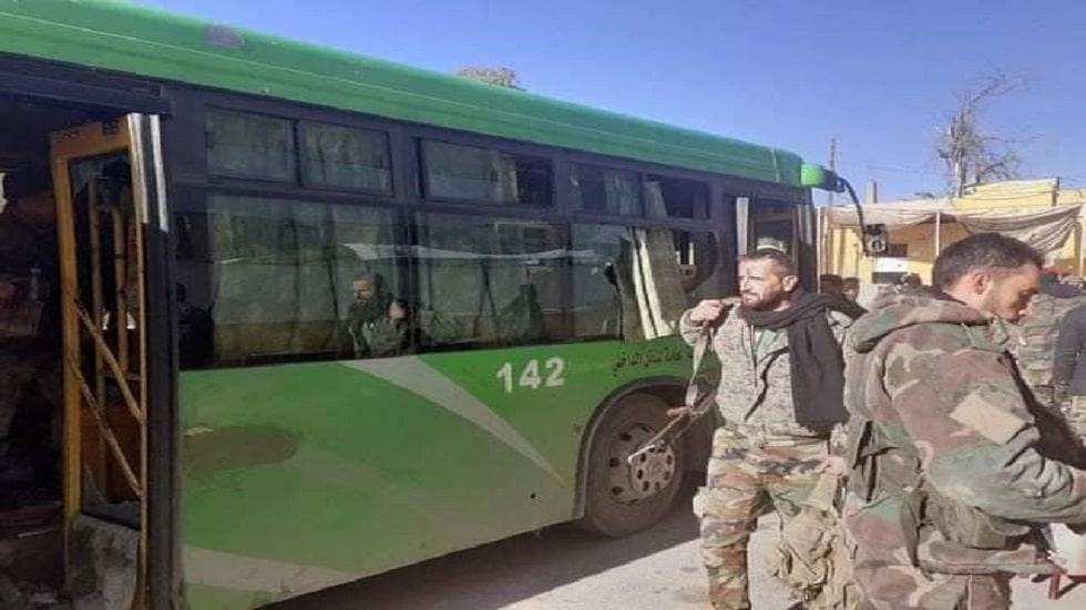 مقتل وجرح عدد من الجنود السوريين في هجوم على حافلة عسكرية قرب تدمر