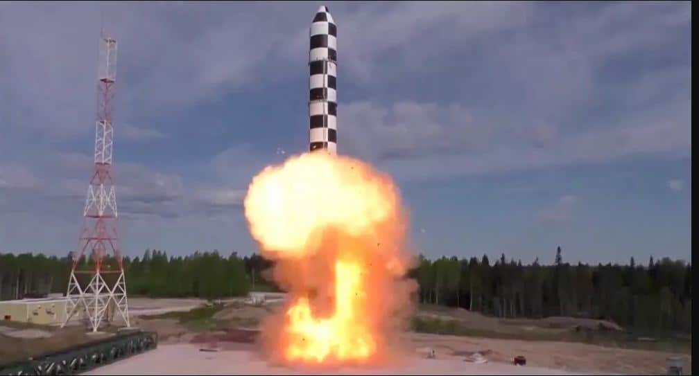 صاروخ روسي مرعب ما أن يغادر قواعده الأرضية فلن يستطيع أحد إيقافه!!
