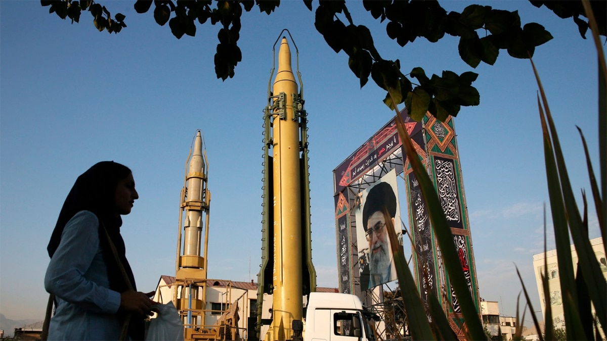 إيران تنتهك الإتفاق النووي وتضع سلسلتين جديدتين من أجهزة الطرد المركزي في الخدمة