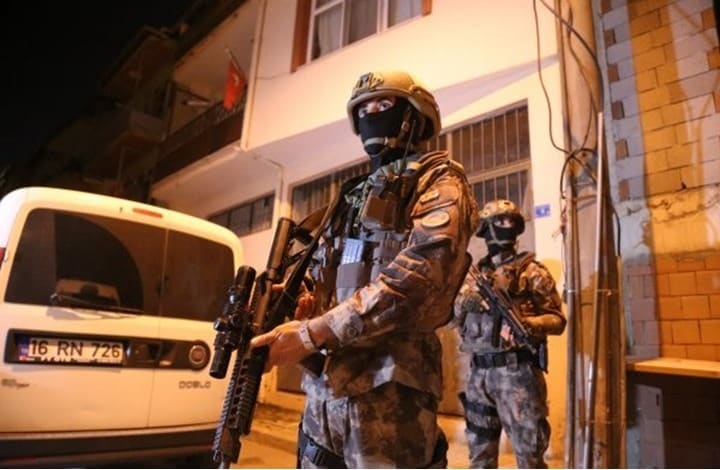 توقيف أدميرالات بتركيا على خلفية “بيان المتقاعدين” يمهد لإنقلاب عسكري