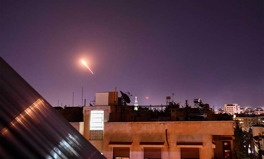 هجوم صاروخي يستهدف عدة مواقع ومخازن أسلحة إيرانية في سوريا