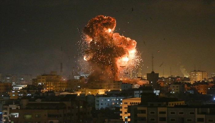 إسرائيل تشن 130 غارة على قطاع غزة وتوقع عدد كبير من الشهداء والجرحى