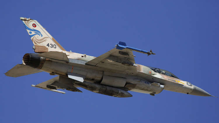 إسرائيل تستهدف اللاذقية وحماة في سوريا بغارات جوية وقصف صاروخي