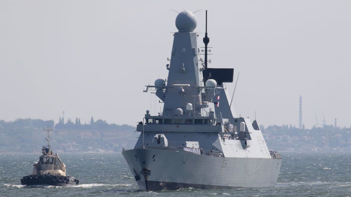 روسيا تتهم بريطانيا وأمريكا بإثارة الصراع في البحر الأسود وتهدد بقصف السفن البريطانية