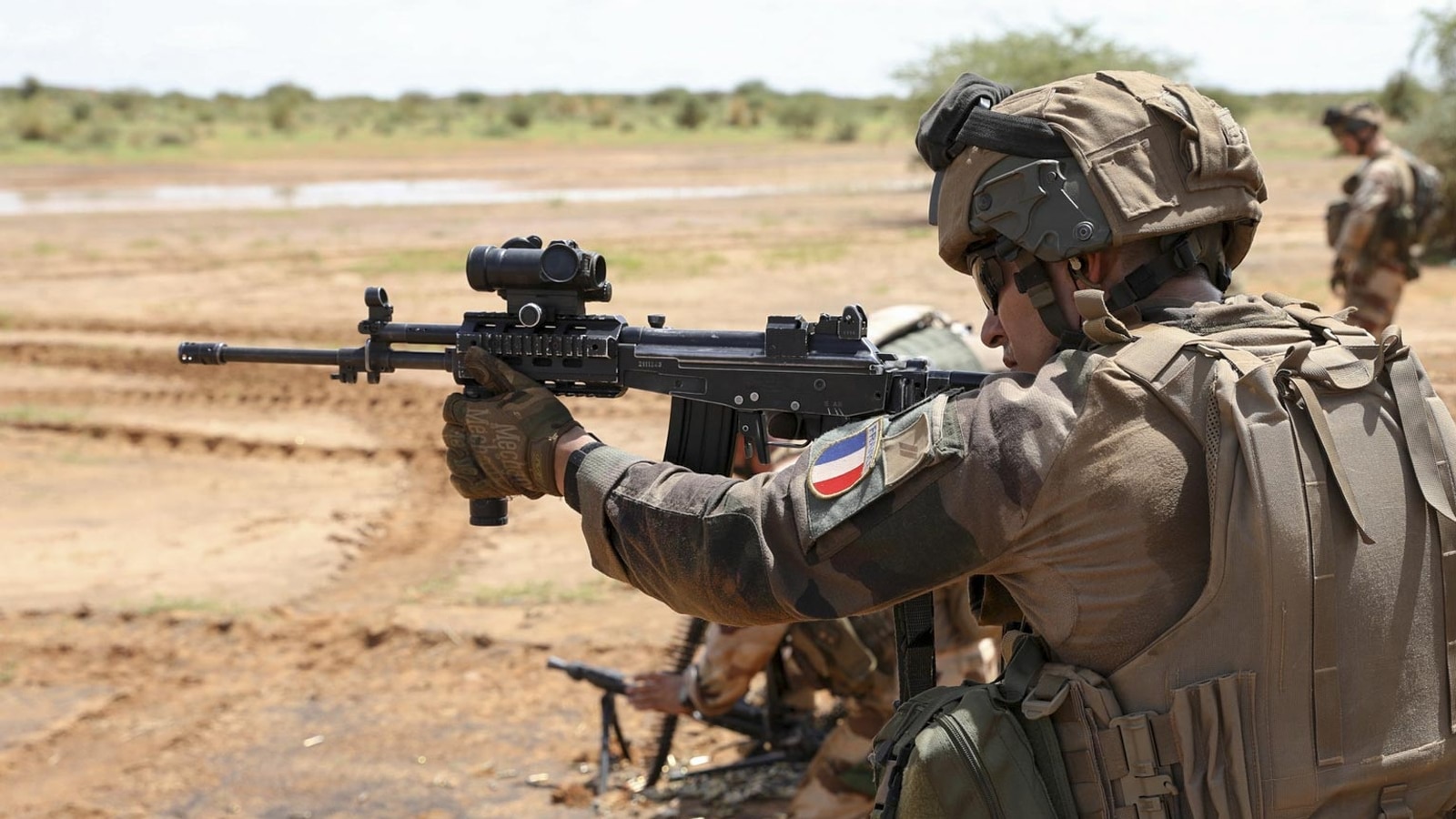 هجوم إنتحاري في مالي يوقع ستة إصابات بصفوف الجيش الفرنسي
