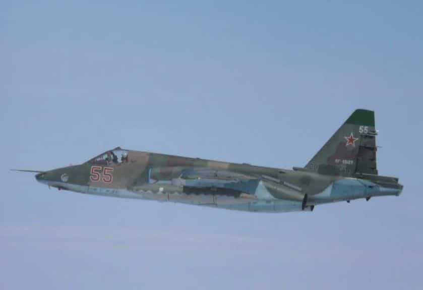 لأول مرة..طائرة عسكرية يابانية تعترض طائرة هجومية روسية من طراز Su-25 Frogfoot