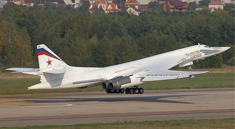 800px-Tu-160_at_MAKS_2007