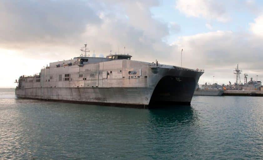 البحرية الروسية تلاحق سفينة نقل بحرية أمريكية عالية السرعة في البحر الأسود