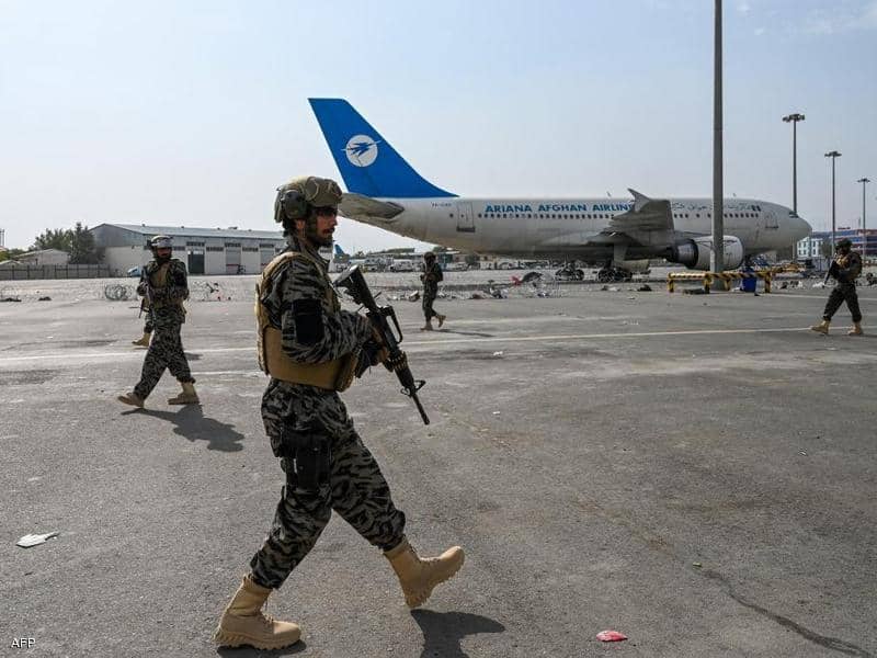 طالبان تسيطر بالكامل على مطار كابول بعد خروج آخر جندي أمريكي منه..فيديو