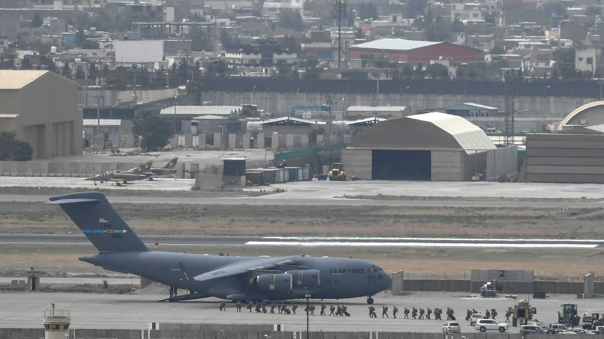 حرب الـ 20 عام إنتهت فما هو مصير مطار كابول ؟