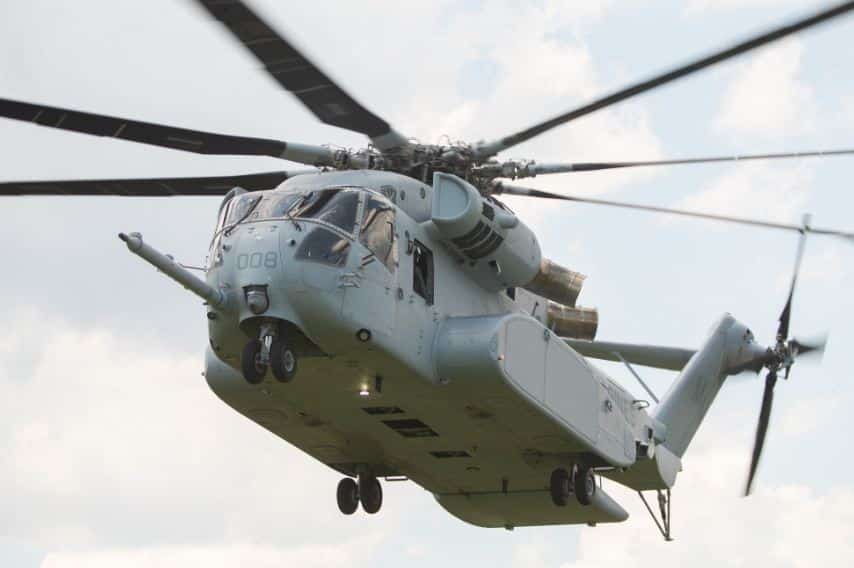 المروحية الضخمة الجديدة من طراز CH-53K تدخل اختبارًا تشغيليًا أوليًا