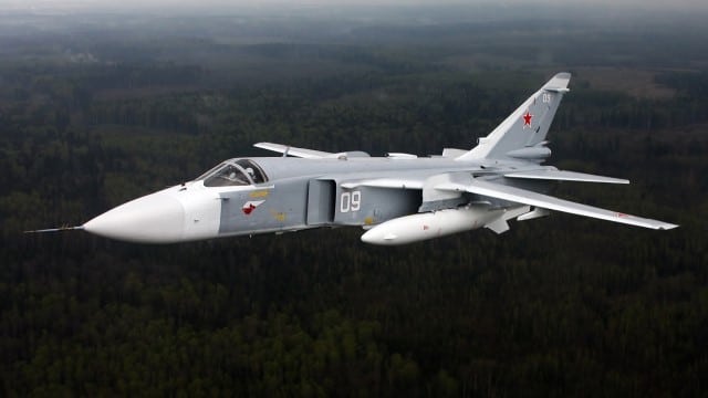 طائرات CF-188 الكندية تعترض طائرة هجومية روسية من طراز Su-24 فوق البحر الأسود