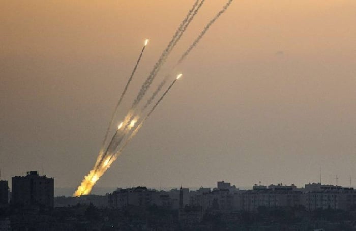 طائرات وزوارق إسرائيلية تقصف مواقع للفصائل الفلسطينية في غزة لليوم الثالث