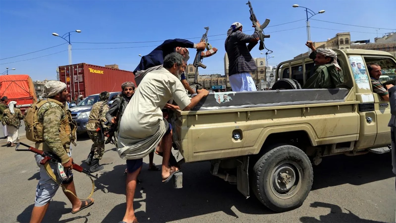 “4 شبكات إيرانية خفية” لتهريب الأسلحة إلى الحوثيين