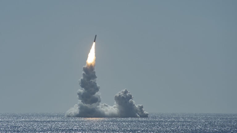 كوريا الجنوبية الدولة السابعة في العالم التي تنجح بإطلاق صاروخ باليستي من غواصة