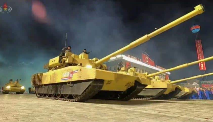 بيونغ يانغ تعرض دبابة قتال رئيسية جديدة "بلا إسم" مهجنة من "أرماتا" و "أبرامز"