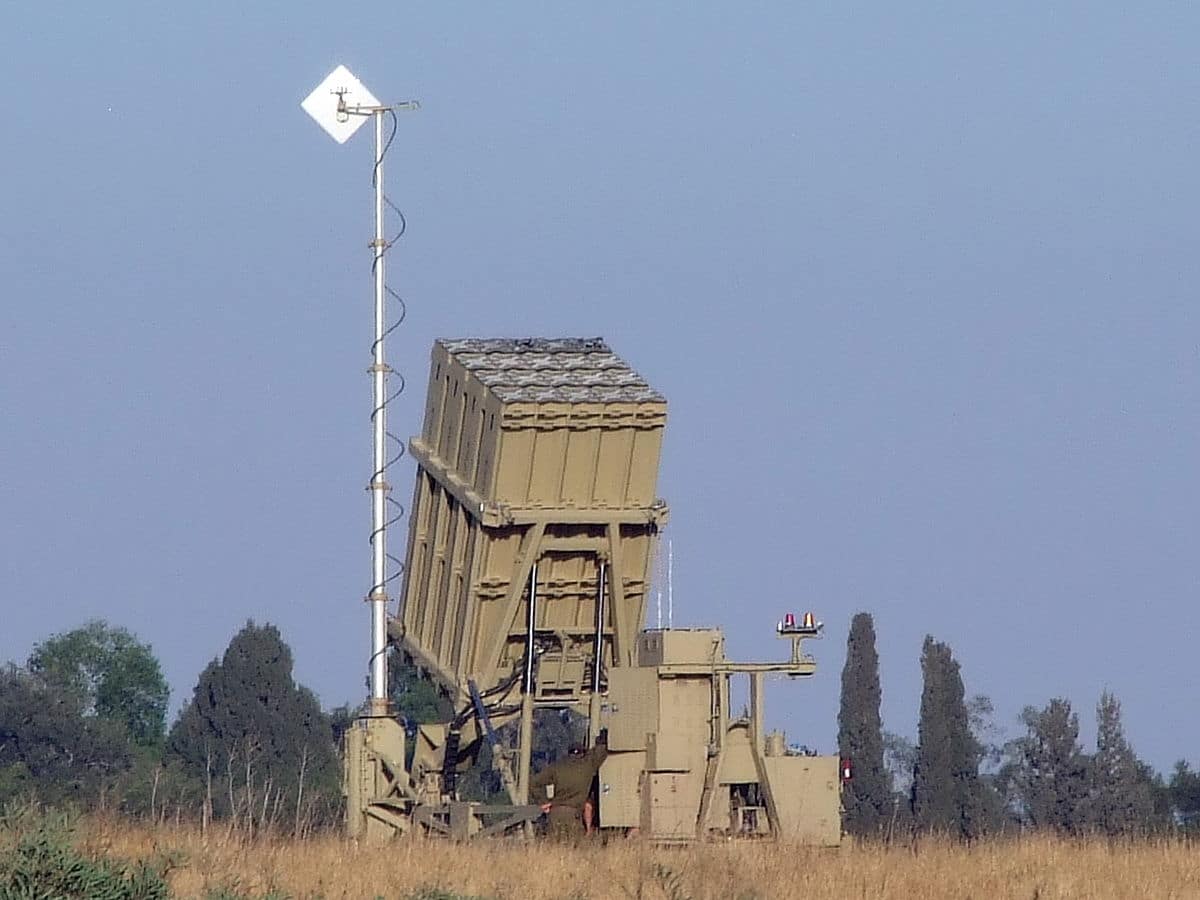 إسرائيل تستبدل نظام القبة الحديدية بسلاح ليزر