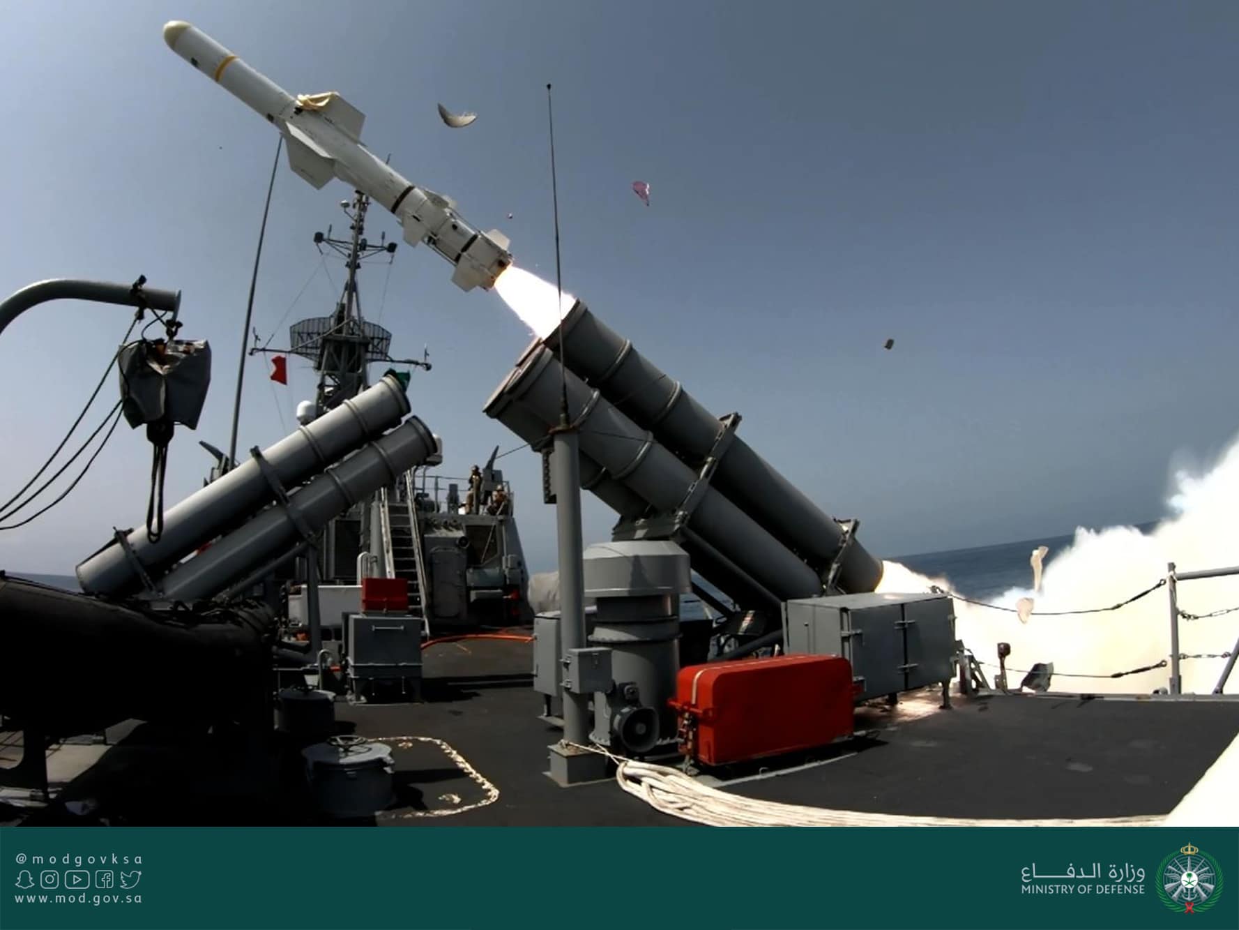شاهد القوات البحرية الملكية السعودية تنفذ رماية إحترافيه بالصواريخ