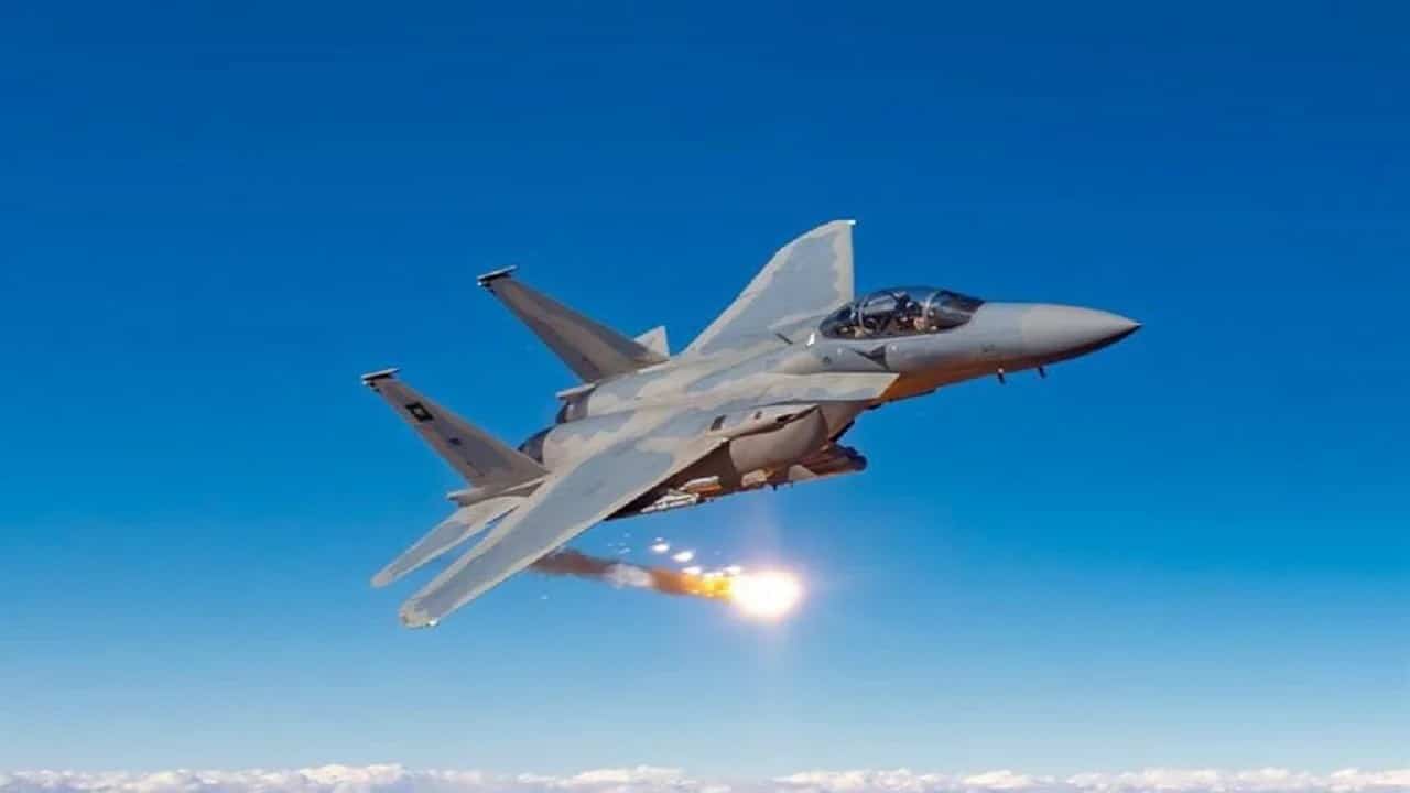 شاهد بالفيديو المقاتلة F-15SA تدمر هدف سطحي في بحر العرب