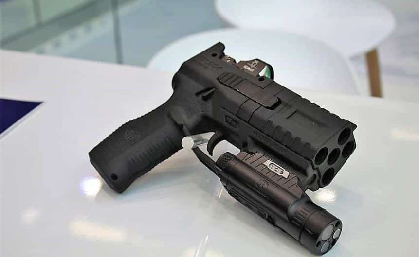 الكشف عن مسدس النبض الكهربائي المميز FN Smart ProtectoR