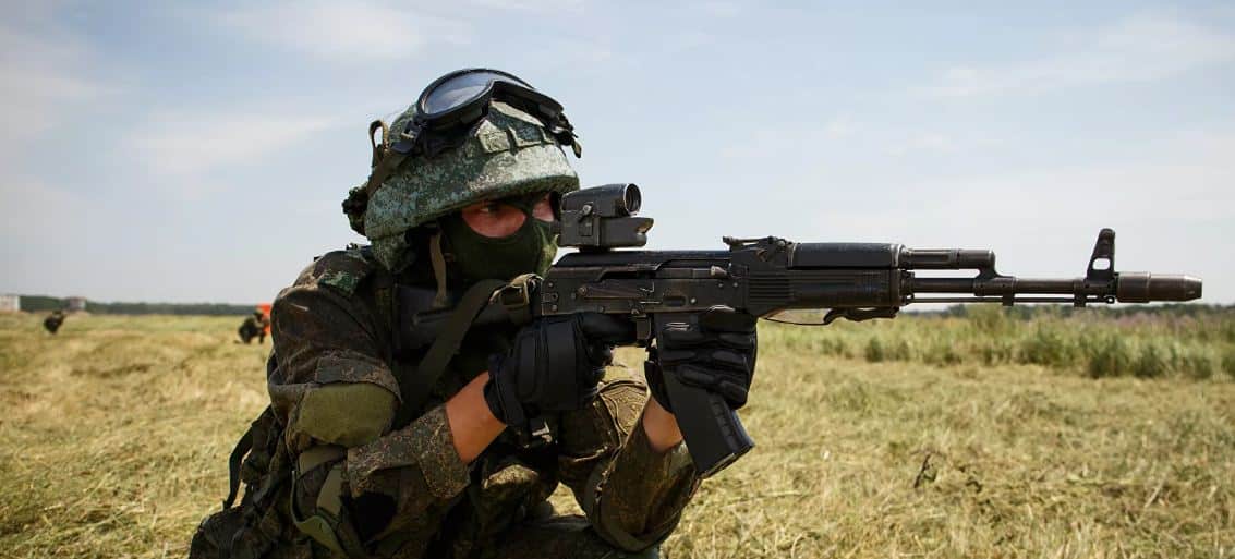 روسيا ستشارك في معرض إيديكس 2021 بثلاث نسخ من بندقية كلاشنيكوف 