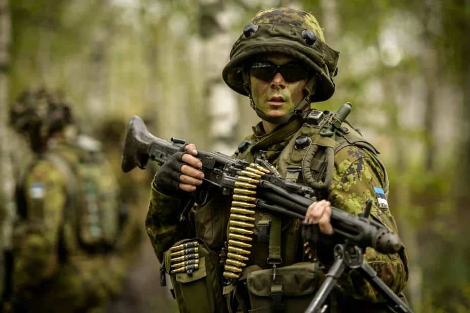 إستونيا تزود جيشها برشاشات وبنادق قنص جديدة