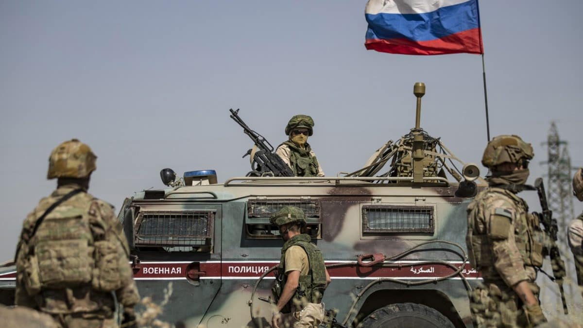 روسيا تحرك دوريات قرب القوات الأمريكية شرق سوريا والهدف داعش