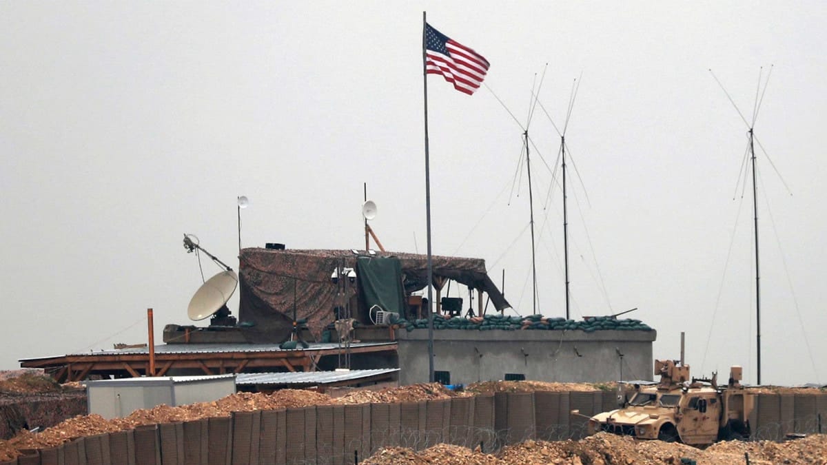 انفجارات تهز قاعدة عسكرية أمريكية في سوريا