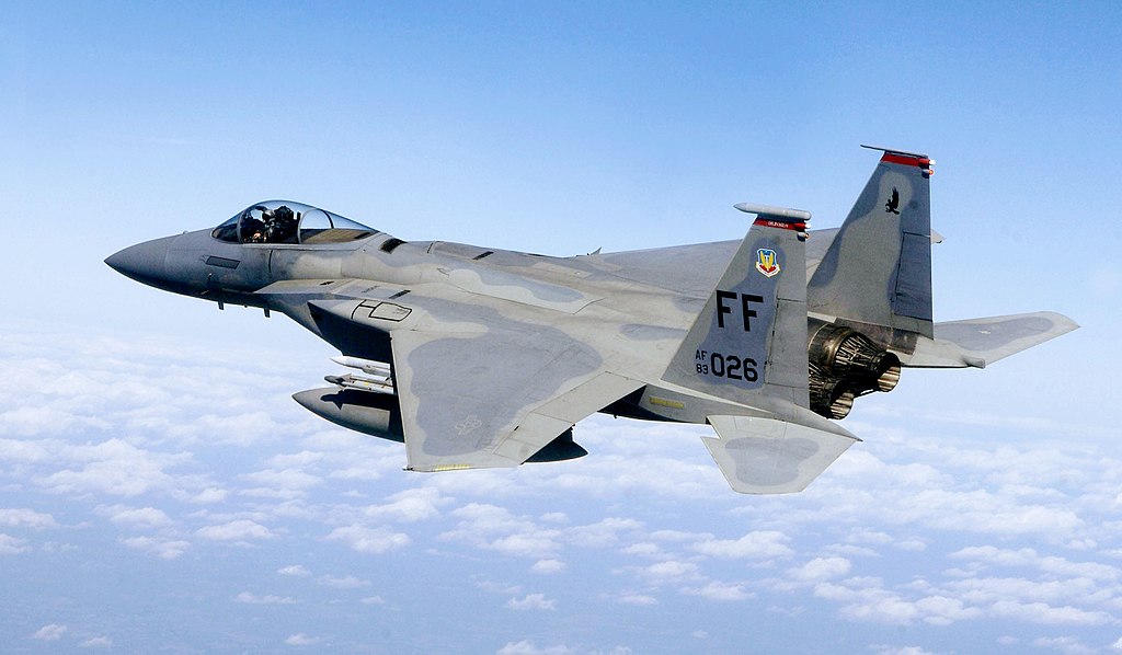 مقاتلة من طراز F-15 تابعة لسلاح الجو الإسرائيلي تقوم بهبوط اضطراري