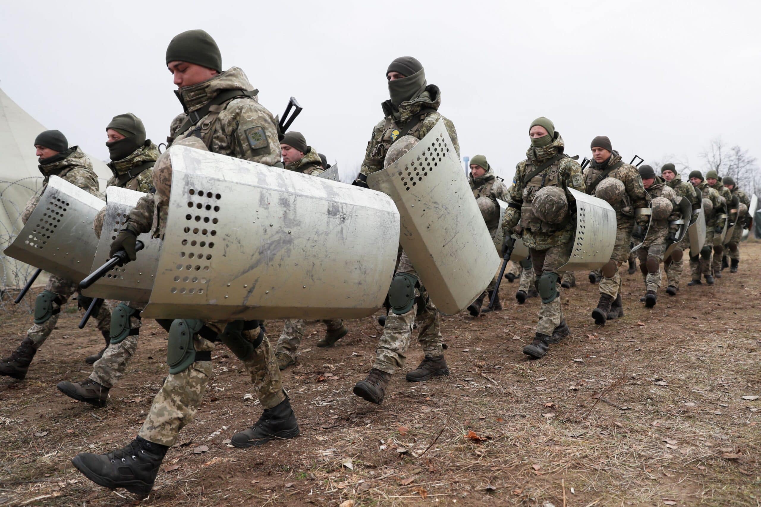  بايدن يهدد وبوتن يحشد قواته على حدود أوكرانيا فهل إقتربت الحرب؟