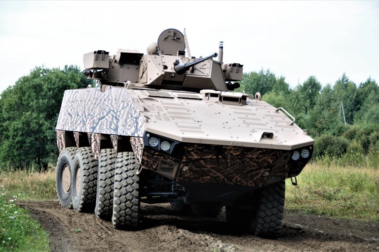 الجيش الياباني يختبرمركبة Patria AMV XP 8x8 الفنلندية