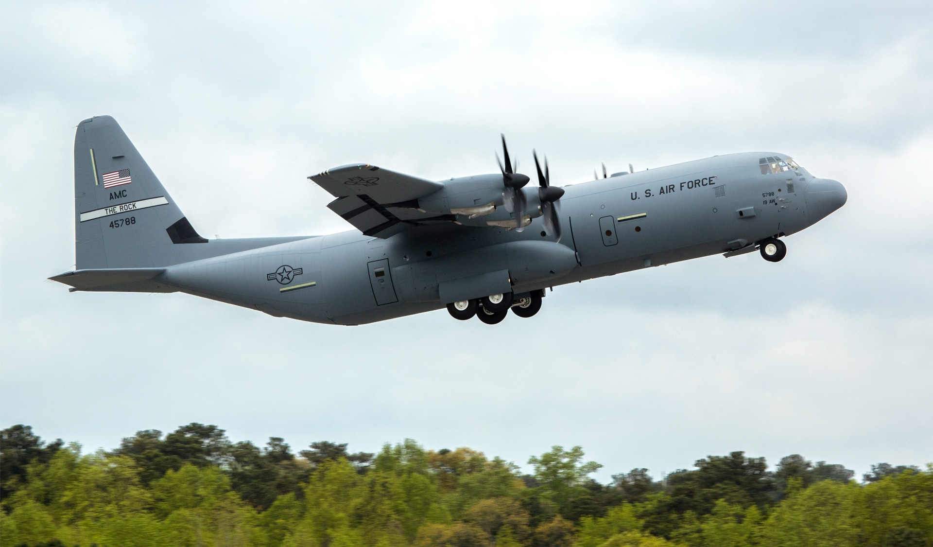 مصر تطلب 12 طائرة من طراز C-130J من الولايات المتحدة