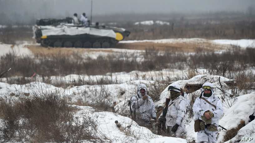 جندي أوكراني يقتل خمسة من رفاقهويجرح آخرين ويلوذ بالفرار