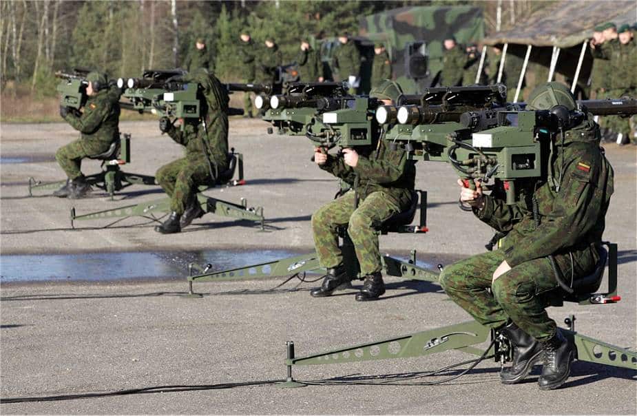 لاتفيا وليتوانيا وإستونيا تزود أوكرانيا بأنظمة صواريخ ستينغرومدافع D-30