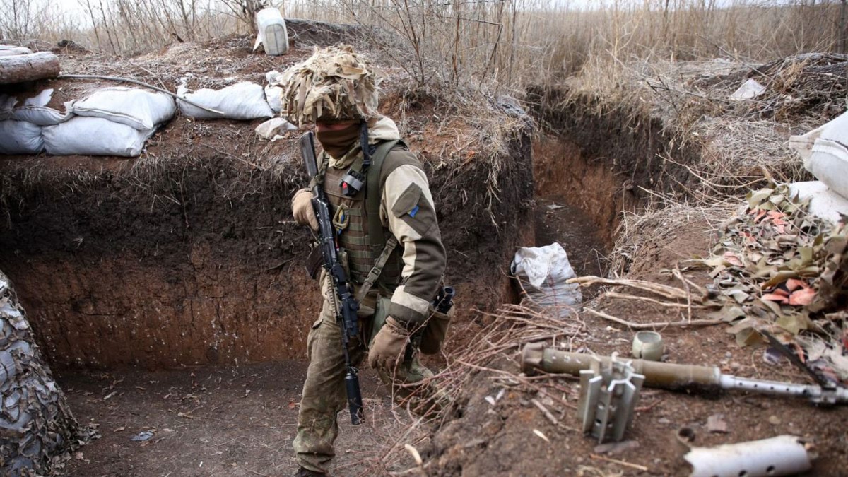 جندي أوكراني يقتل خمسة من رفاقه ويجرح آخرين ويلوذ بالفرار