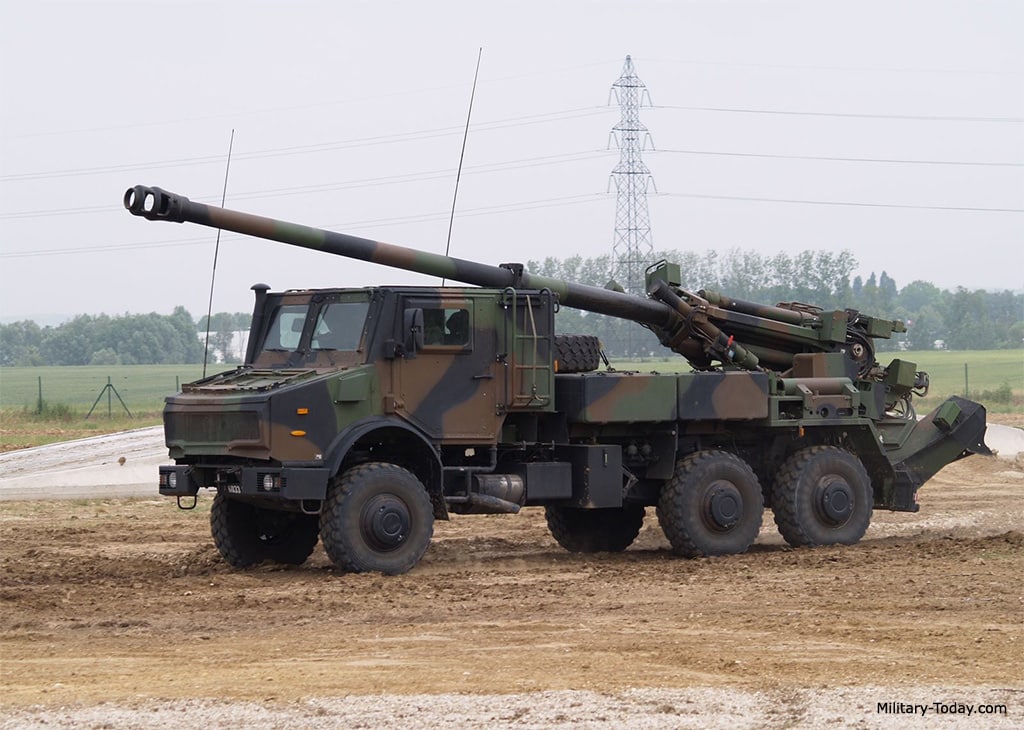 العراق مهتم بشراء مدافع هاوتزر الفرنسية ذات العجلات من طراز سيزار 155 ملم