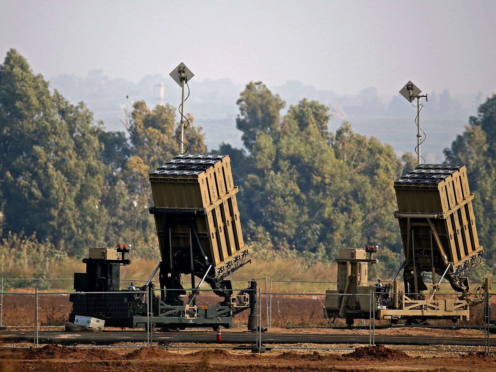 إسرائيل سننشر منظومة مضادة للصواريخ تعمل بالليزر في غضون عام