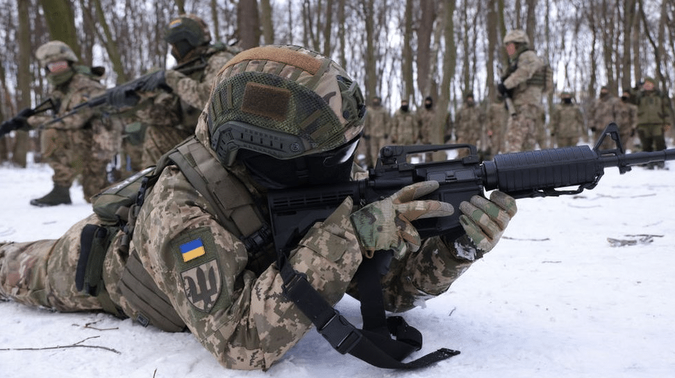 قذيفة أوكرانية تستهدف نقطة تفتيش حدودية روسية
