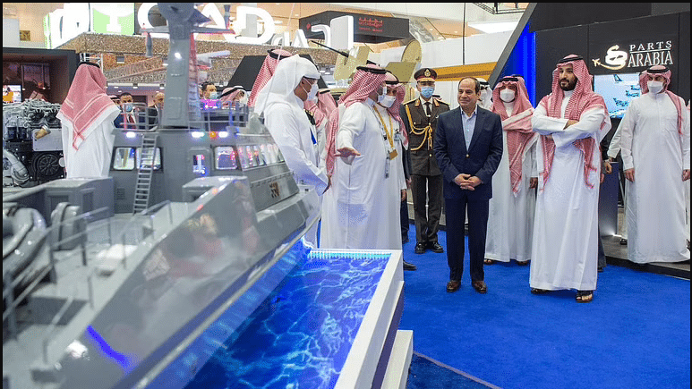 ولي العهد يصطحب الرئيس المصري في جولة بمعرض الدفاع العالمي بالرياض