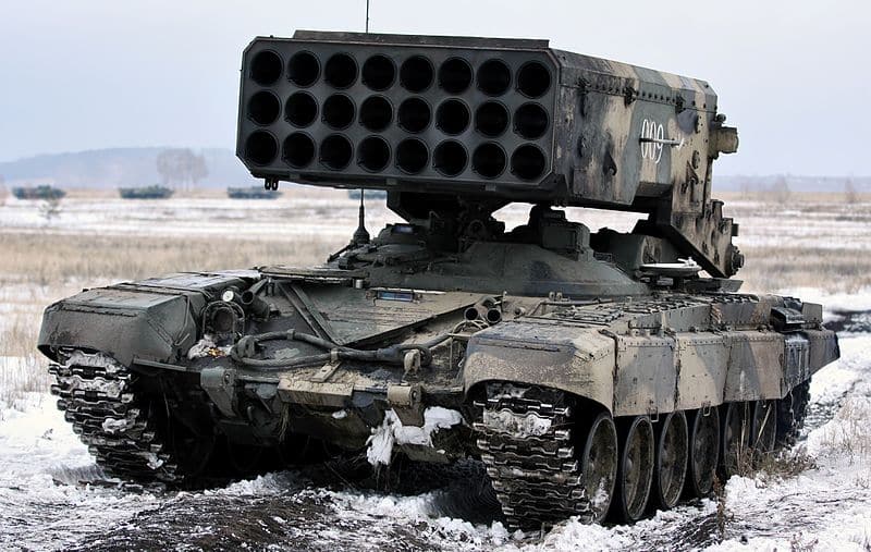 فيديو لـ"قاذفة اللهب" الروسية المرعبة في حرب أوكرانيا أقوى الأسلحة الغير نووية