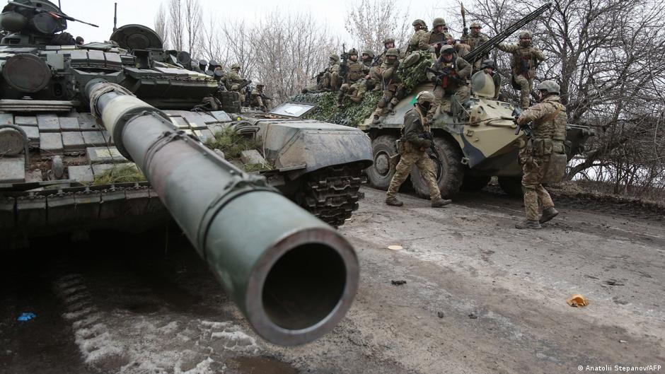 مقطع فيديو لقيام مروحياتروسية بتدمير قافلة عسكرية أوكرانية..الحرب ستنتهي بالسلاح