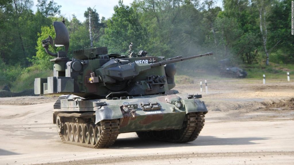 شحنات الأسلحة لأوكرانيا تنذر بـ"كارثة" والهزيمة فقط توقف روسيا