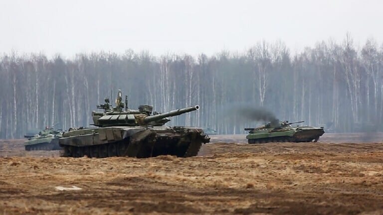 الجيش الروسي يسيطر قاعدة أوكرانية وانشاق أوربي حول التسليح