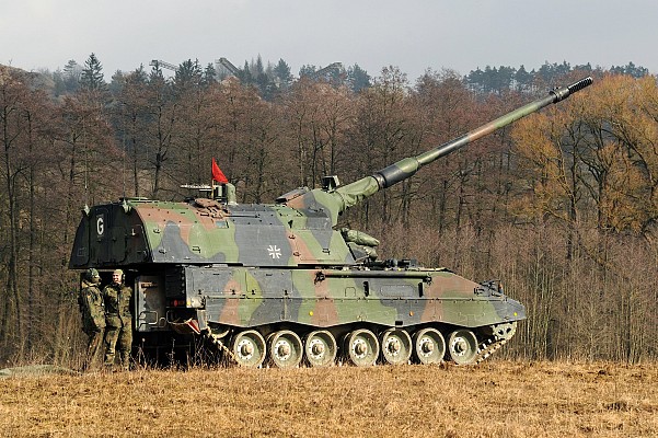 جيش ليتوانيا يجهز كتيبة مدفعية كاملة بأسلحة ألمانية