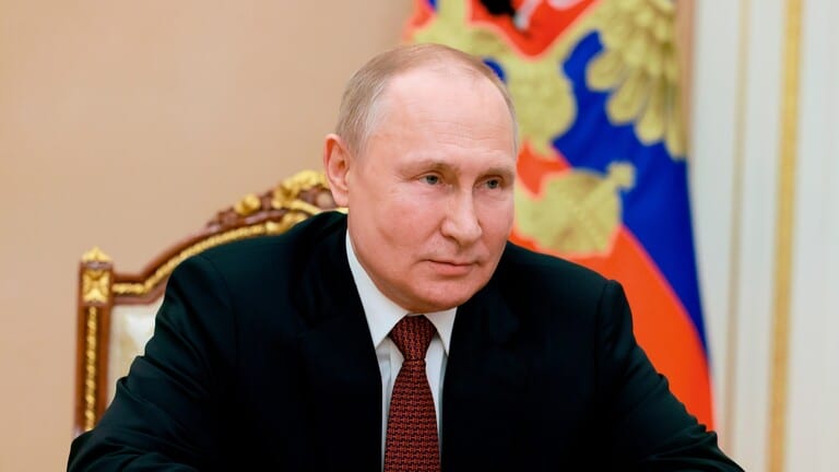 بوتن يشيد بصلابة وشجاعة وتفاني العسكريين الروس المسلمين