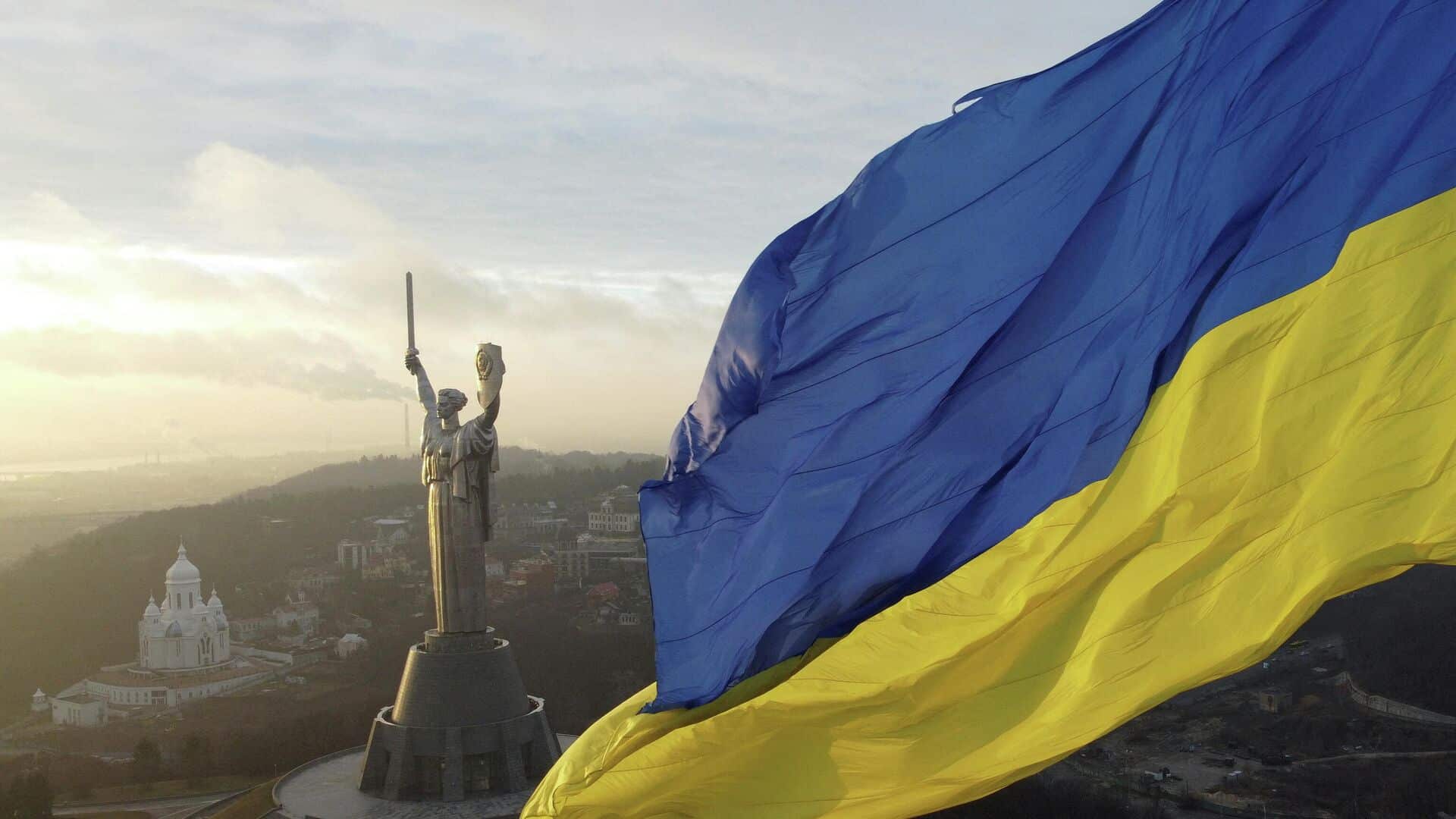 الجيش الأوكراني يهدد بتدمير "جسر القرم" وكيف سترد روسيا؟